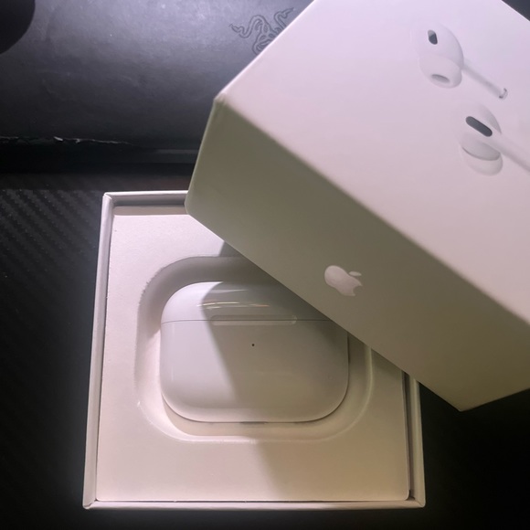 airpod pro 2s - Picture 2 of 3